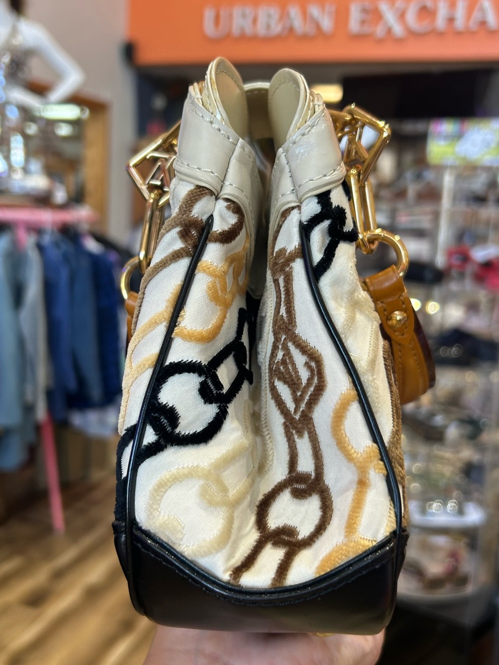 Louis Vuitton LIMITED EDITION Velvet chains Mini Linda Monogram Chain Bag - Picture 7 of 16